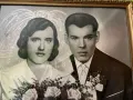 Portret pary młodej, panny młodej w welonie i pana młodego w garniturze. Bukiet róż. Pamiątka z okazji 19 rocznicy ślubu.