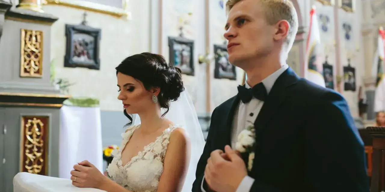 Parafia wyraża zgodę na ślub w innej parafii. Wzór dokumentu jest ważny dla pary młodej.