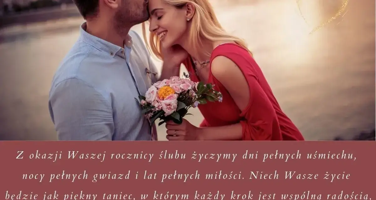 Para świętująca 18 rocznicę ślubu, z bukietem kwiatów i złotym sercem.