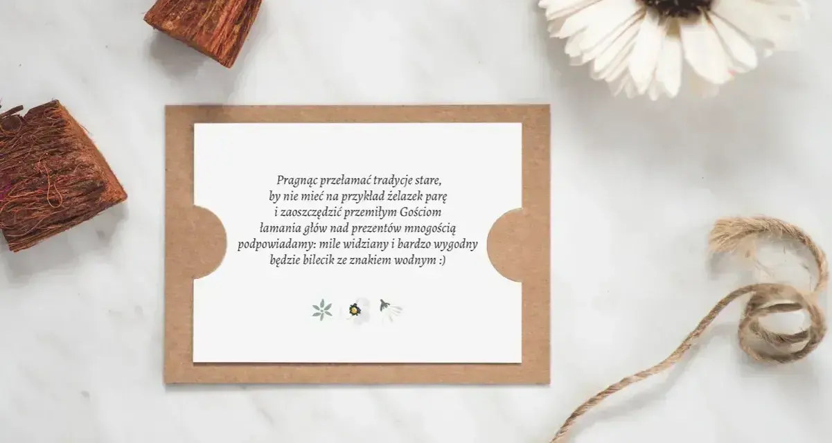 Z okazji 30 rocznicy ślubu, zaproszenie z tekstem o prezentach. W tle kwiaty i sznurek.