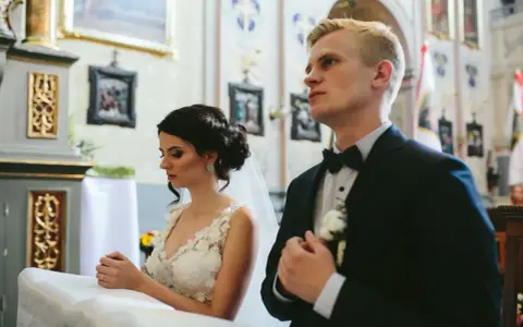 Parafia wyraża zgodę na ślub w innej parafii. Wzór dokumentu jest ważny dla pary młodej.