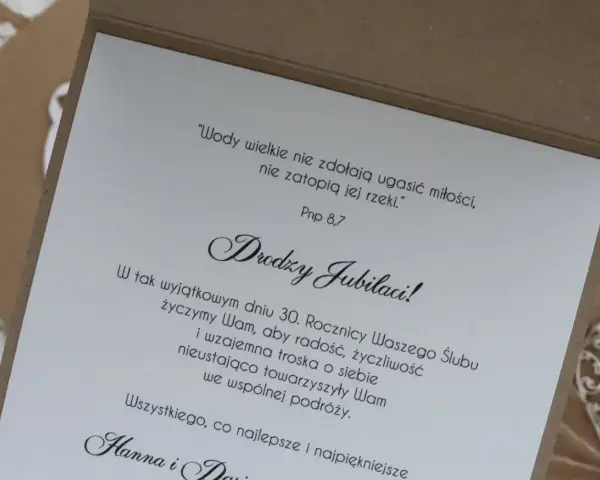 Życzenia na 30. rocznicę ślubu. Piękny tekst z cytatem o miłości i serdecznymi życzeniami dla Jubilatów.