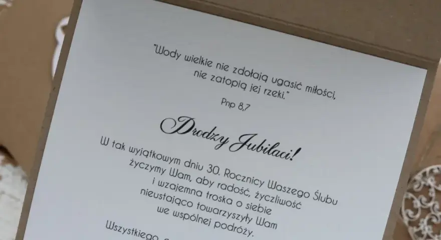 Życzenia na 30. rocznicę ślubu. Piękny tekst z cytatem o miłości i serdecznymi życzeniami dla Jubilatów.