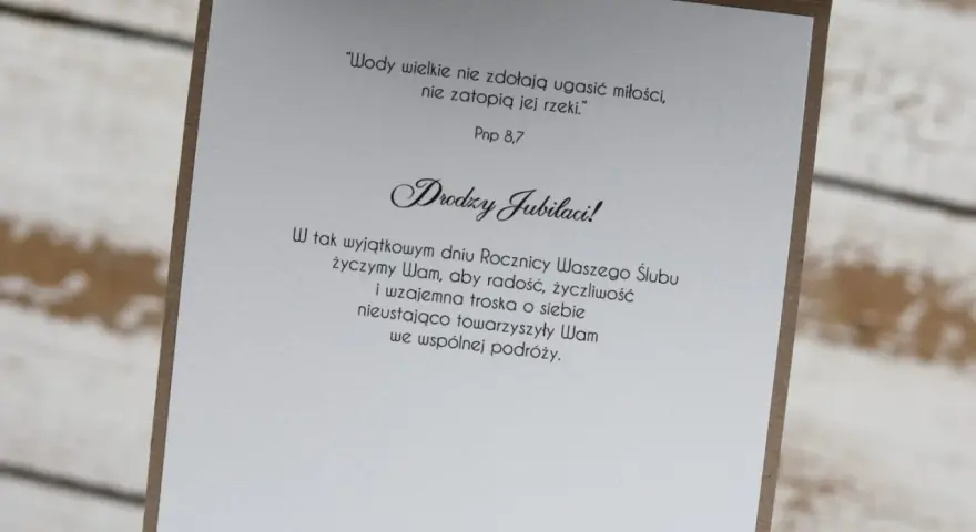 Wzruszające życzenia z okazji 60 rocznicy ślubu. Miłość silniejsza niż rzeka, radość i troska na wspólnej drodze.
