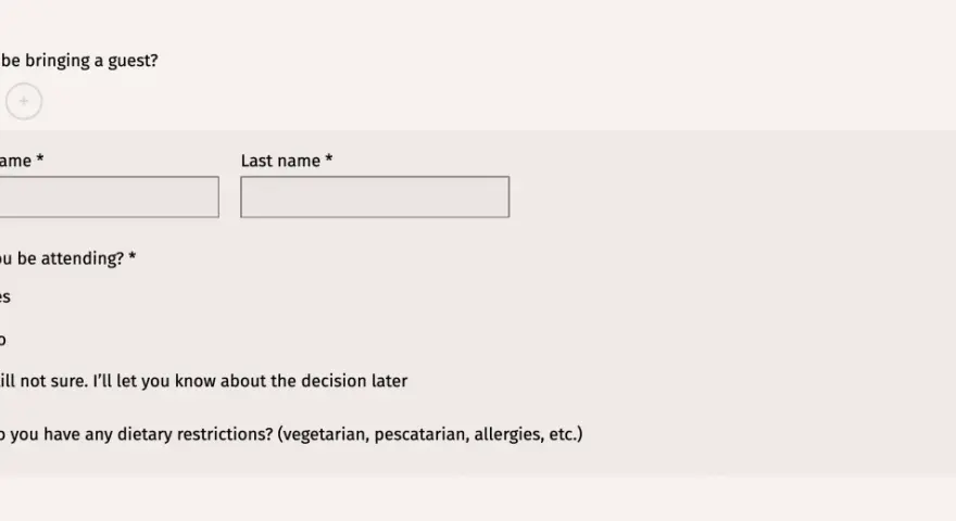 Formularz RSVP: prosimy o potwierdzenie przybycia, podanie imienia, nazwiska, liczby gości i ewentualnych ograniczeń dietetycznych.